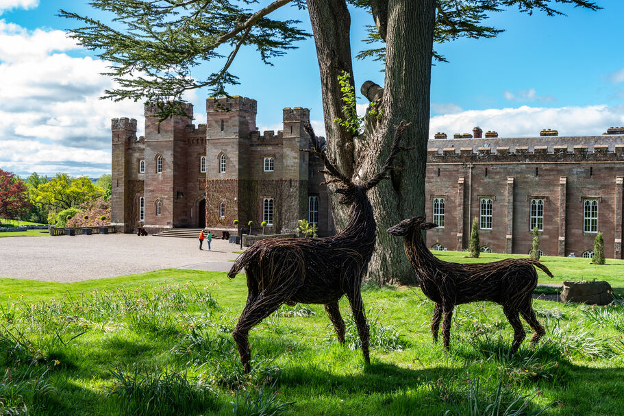 Sculptures de cerfs dans les jardins de Scone Palace