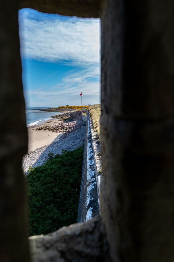 Vue sur le Moray Firth à travers une meurtrière de Fort George