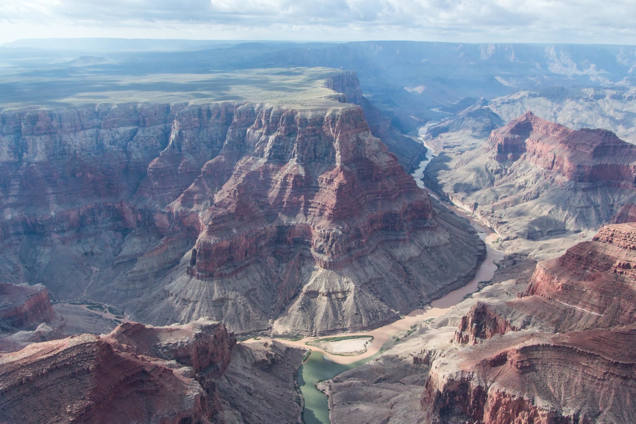 Vue d'hélicoptère du Grand Canyon