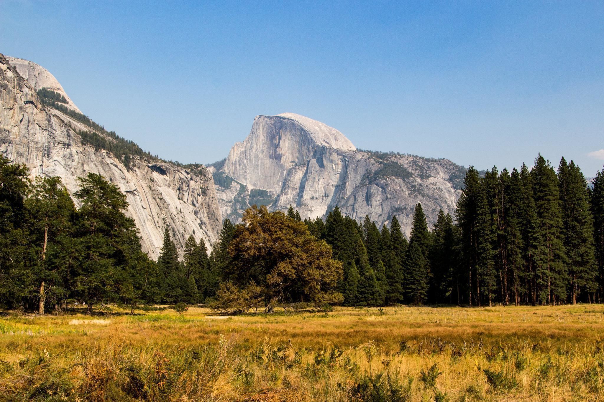 Le Half Dome vu depuis la vallée de Yosemite