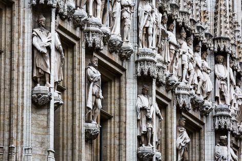 Les statues de l'Hotel de Ville à Bruxelles