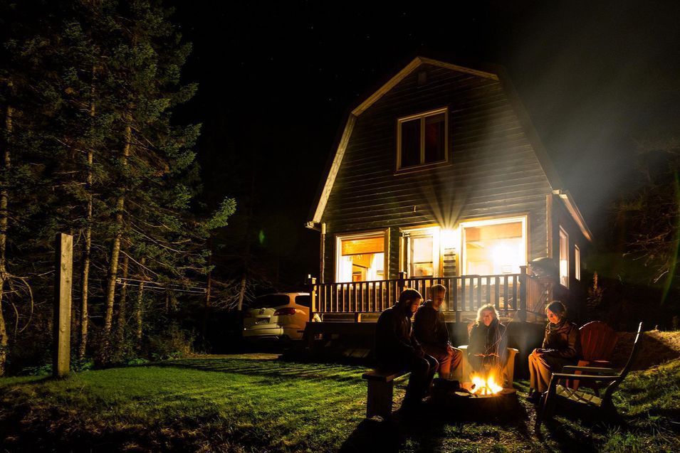 Petit feu de bois, au bord de la baie de Gaspé