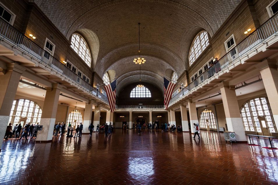 Le Grand Hall du bâtiment principal était le premier lieu par lequel passaient les immigrants