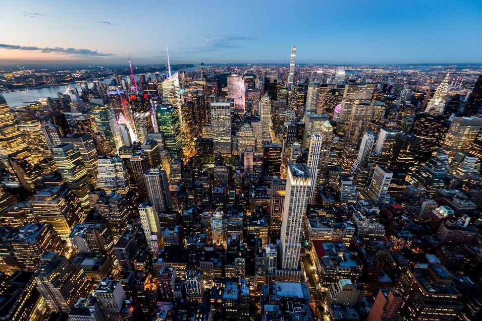 Les immeubles de Manhattan éclairés par le coucher de soleil