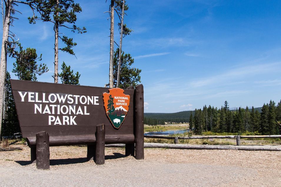 Panneau d'entrée du parc de Yellowstone