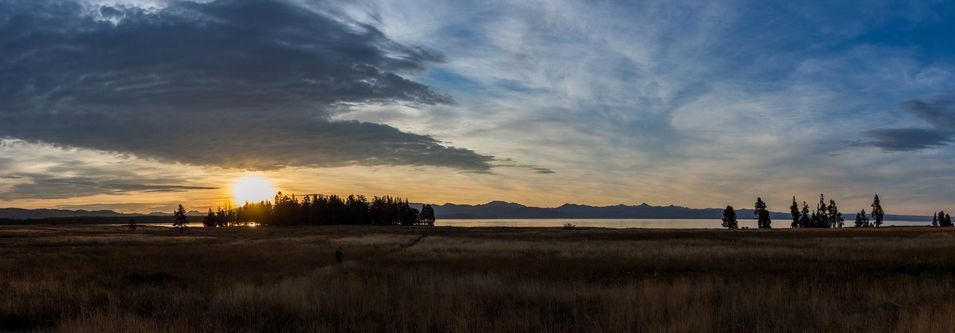 Coucher de soleil sur le lac de Yellowstone